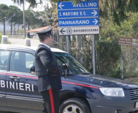 Minaccia con il fucile la figlia, denunciato