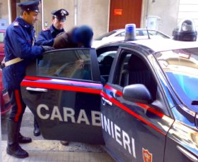 Tenta di corromprere i carabinieri, arrestato