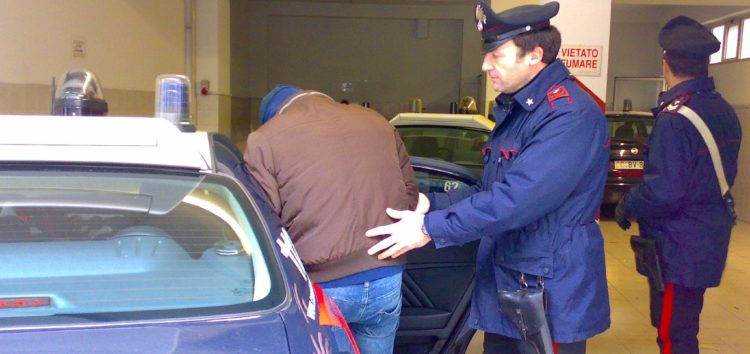 Carabinieri arrestano un 51enne per ricettazione