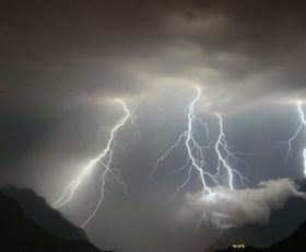 Allerta meteo fino a domani sabato 12 novembre in tutto il territorio