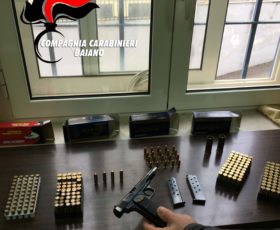 Trovato con 200 cartucce e una pistola, denunciato