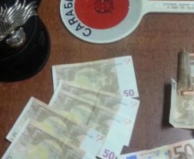 Coppia spaccia banconote false, arrestati
