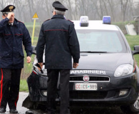 Ruba auto e sperona i carabinieri, arrestato