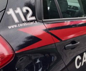 Vuole i soldi per la droga, botte ai genitori. Un arresto a Fisciano