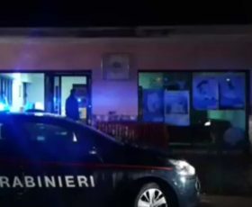 Bomba carta davanti all’assicurazione