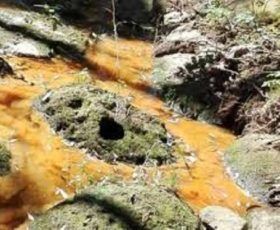 L’Irno si colora di giallo. Legambiente chiama Noe ed Arpac