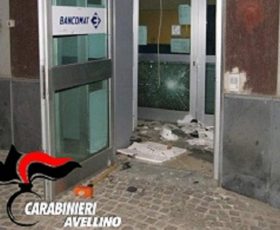 Assalto al bancomat, ladri messi in fuga dai carabinieri