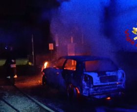 Montoro, auto a fuoco in via Parrelle 