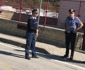 Montoro. Va al mercato a San Pietro e gli rubano l’auto, dopo un’ora i carabinieri la ritrovano con un posto di blocco a Sarno