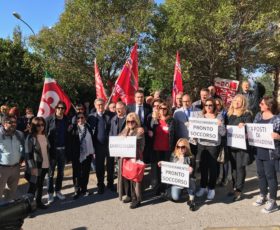 Sit in di protesta in difesa del Landolfi: “Depotenziamento studiato a tavolino”