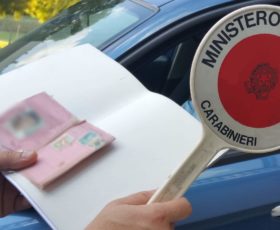 Contrada. In giro con l’auto senza patente e assicurazione, nei guai 55enne del posto