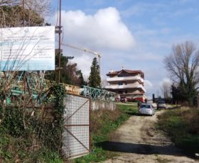 Sequestrata una palazzina di tre piani, i carabinieri denunciano 6 persone