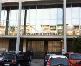 Tragedia al tribunale di Avellino, ex carabiniere di Montoro si accascia al suolo e muore stroncato da un infarto