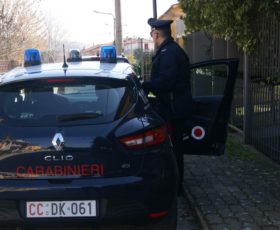 Montoro. 50enne agli arresti domiciliari sorpreso in compagnia di persone, tradotto in carcere