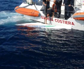 Ultraleggero disperso con due persone a bordo, trovato un galleggiante dell’aereo a Pioppi