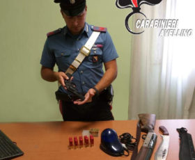 Flumeri (Av) – Sorpreso in auto con pistola, machete e lampeggiante blu: 55enne arrestato dai Carabinieri