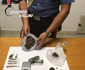 Commercianti al mercato settimanale con hashish e marijuana, due denunce