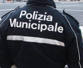 Furto di tombini e di caditoie: la polizia municipale individua gli autori