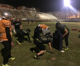 L’Eagles Salerno abbraccia i Mya Steel Bucks Caserta.Allenamento congiunto allo stadio Vestuti per la squadra salernitana di football americano