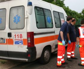 Incidente in litoranea tra Salerno e Pontecagnano, scontro tra due auto. Tre in ospedale