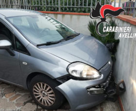 Baiano (AV)- Non si ferma all’alt e si lancia dall’auto rubata: arrestato dai Carabinieri