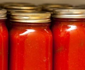 Passata di pomodoro scaduta: denunciato imprenditore conserviero dell’Agro Nocerino-Sarnese