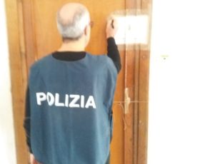 Salerno: Polizia arresta un pregiudicato 50enne per sfruttamento della Prostituzione in una abitazione a Lancusi
