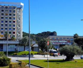 Salerno. Percorre la strada contromano: sfiorato un incidente