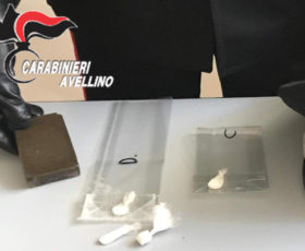 Solofra. Sorpresi in possesso di 4 dosi di cocaina e un etto di hashish