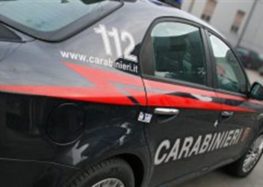 Colpisce al volto la convivente e aggredisce i carabinieri, arrestato un 38enne