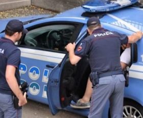 Salerno. La Polizia arresta un pregiudicato e denuncia la compagna per lesioni, minaccia e resistenza a pubblico ufficiale