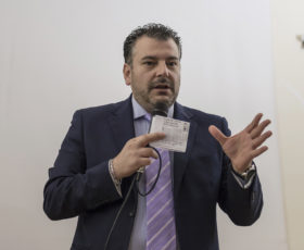 Baronissi – Pasquile: “Le chiacchiere da bar le lasciamo a chi, per quasi cinque anni, ha riscaldato la sedia in Giunta Comunale”.