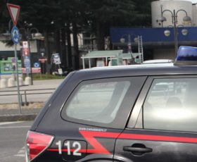 Atripalda. Ruba costosi capi d’abbigliamento e danneggia il telefono con cui è stata fotografata