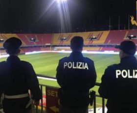 Salerno. Fa esplodere un grosso petardo all’esterno dello stadio Arechi nel dopopartita di Salernitana-Crotone, arrestato dalla Polizia