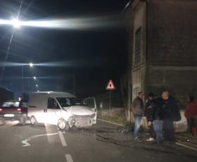 Montoro. Violento incidente tra auto e furgone, in due in ospedale