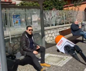 Dopo il filmato girato a Piazza di Pandola, parla  Nicola Vietri uno degli intervistati. È stata una distrazione, chiedo scusa e continuiamo a restare a casa