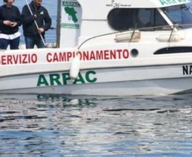 Acque di balneazione monitorate dall’Arpac in Campania, poche criticità ad agosto