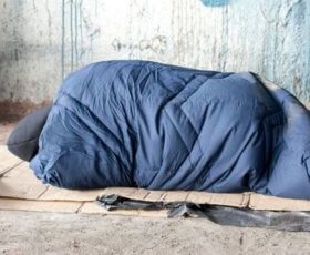 Ondata di freddo e Gelo, l’Arcidiocesi di Salerno apre uno spazio attrezzato per il ricovero notturno per i senzatetto e i bisognosi