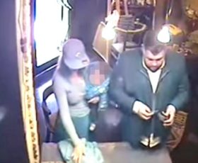 Furto in gioielleria, coppia bloccata con un bracciale, denunciati