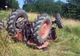 Ancora una tragedia nei campi, si ribalta con il trattore muore 51enne