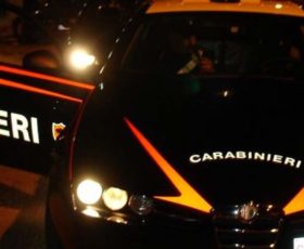 ALTAVILLA IRPINA (AV) – ESAGITATO SI SCAGLIA CONTRO I CARABINIERI: DENUNCIATO PER RESISTENZA, OLTRAGGIO E LESIONI PERSONALI.