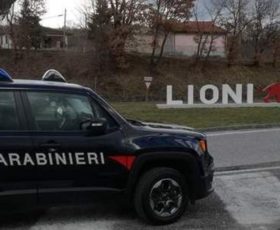 LIONI (AV) – RUBA BATTERIE ESAUSTE DAL RETRO DELL’AUTORICAMBI: DENUNCIATO DAI CARABINIERI