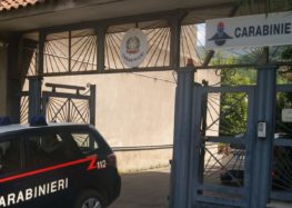 ASSICURA L’AUTO A PREZZO CONVENIENTE MA, FERMATO DAI CARABINIERI, VIENE A GALLA IL RAGGIRO