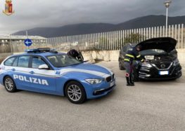 Rivendita di auto rubate a Castellammare. La Polizia Stradale denuncia per riciclaggio un commerciante d’auto 56enne