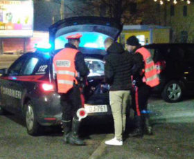 Provocano incidente e si rifiutano di sottoporsi al test alcolemico: denunciati in due