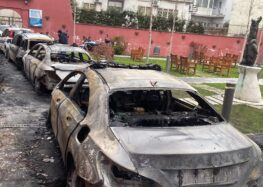 Auto incendiate al comando di polizia municipale